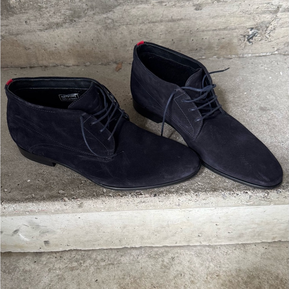 Hugo Boss Chukka Boots Sleek Suede Design
